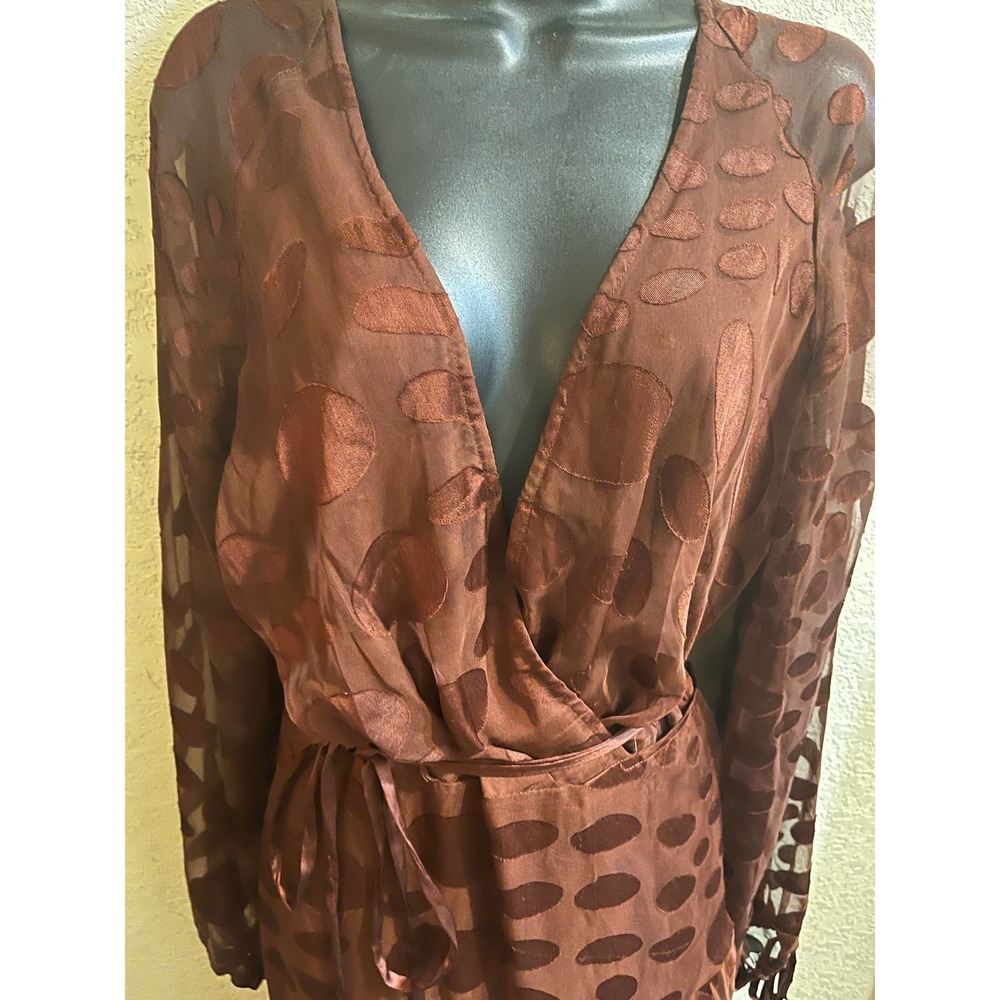 ASOS DESIGN Tall brown satin jacquard warped dot wrap maxi dress with tie waist - Picture 2 of 15